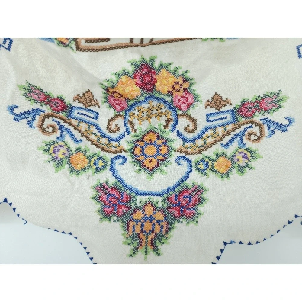 VTG Scandinavian Artistic Floral Embroider Crochet Kerchief Banner Handmade Deco
